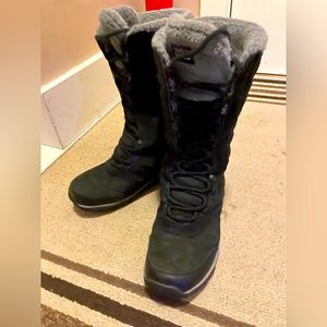 Patagonia black winter boots, US 5.5